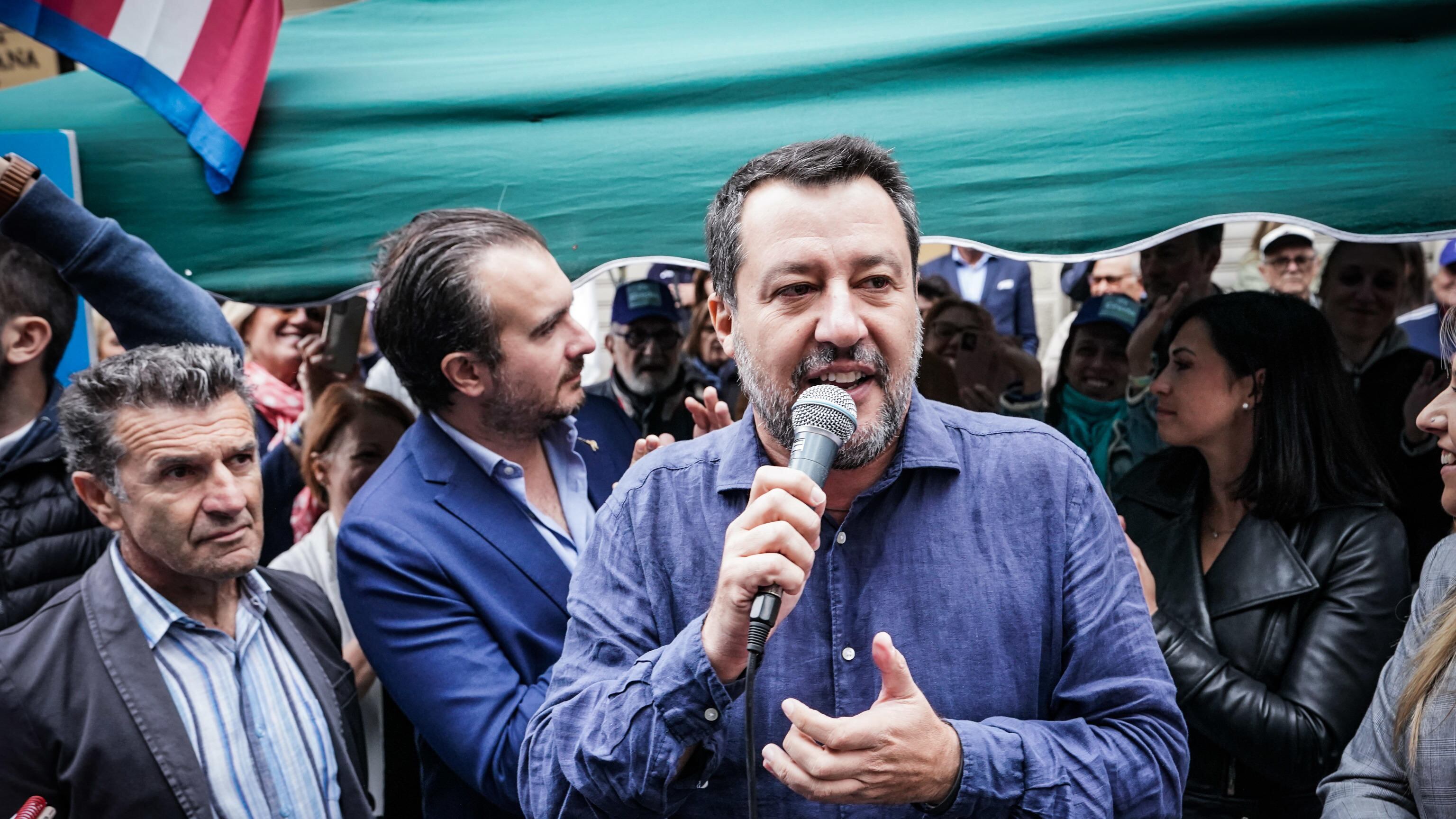 Sette milioni di cartelle in arrivo, Salvini invoca la pace fiscale