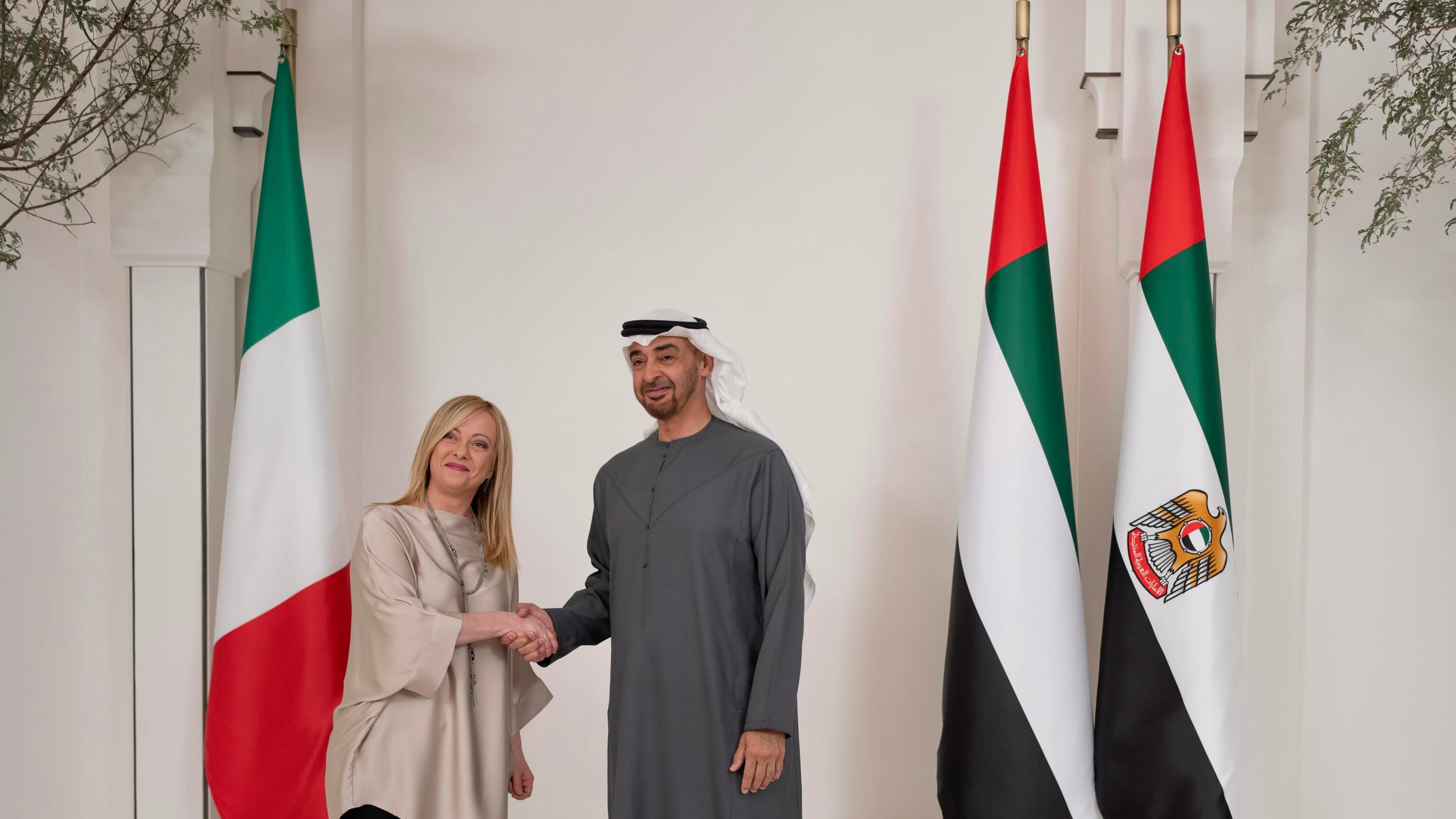 Meloni negli Emirati Arabi: firmato partenariato strategico
