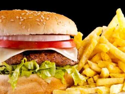 Genitori separati litigano per l'alimentazione del figlio