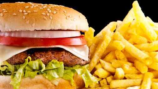 Genitori separati litigano per l'alimentazione del figlio