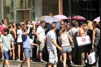 Victoria's Secret apre a Milano: preso d'assalto il negozio 5
