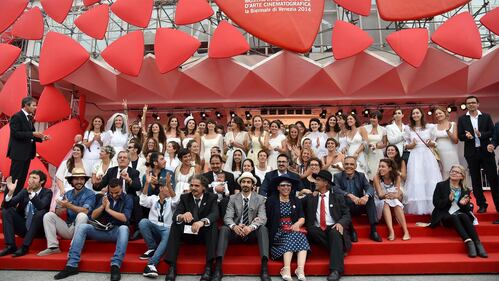 Venezia, il tulle delle "spose" per la prima del film 1