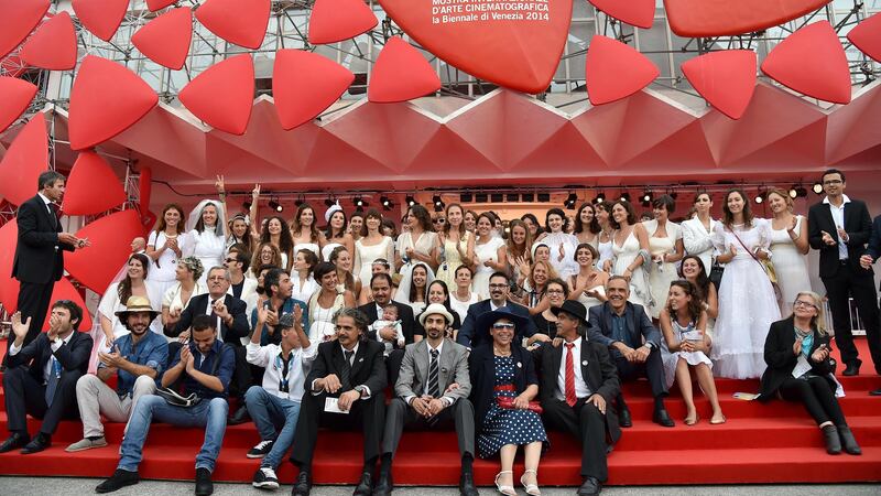 Venezia, il tulle delle "spose" per la prima del film 1