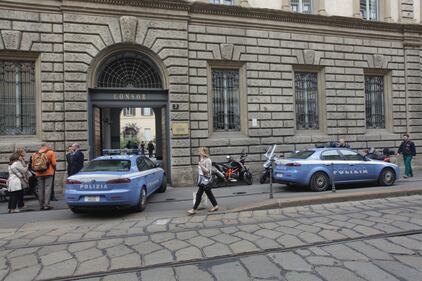 Evacuata la sede Consob di Milano 12