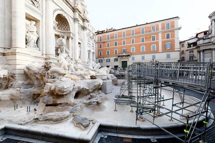 La passerella alla Fontana di Trevi 8