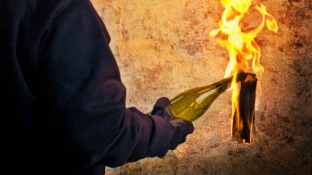 Aprilia, paura all’istituto Rosselli: studente lancia tre molotov