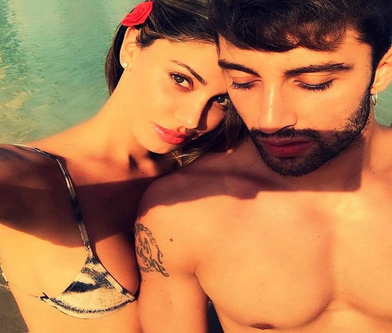 Belen Rodriguez e Andrea Iannone sexy in foto 1