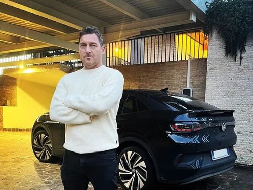 "Te sei magnato le borse di Ilary?". Totti nel mirino per il suo fisico