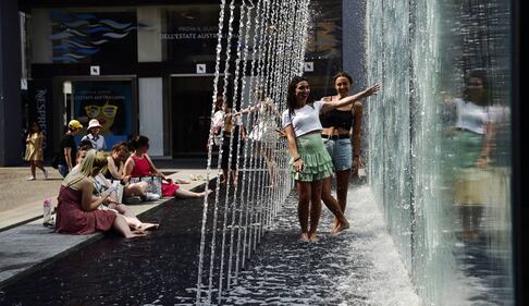 Milano: scatti dalla  fontana d'Apple in Pizza Liberty  1