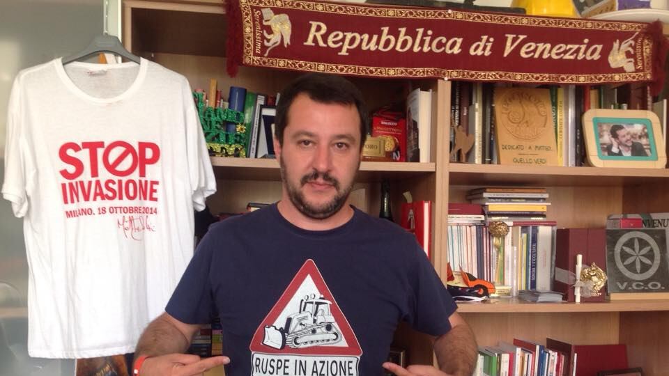 Migranti, Salvini attacca Renzi: "È un verme, usa quel bimbo"