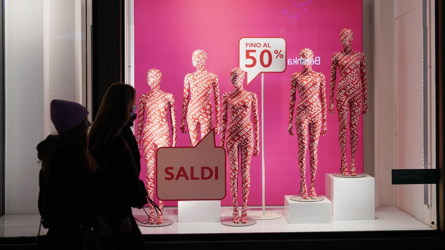 Saldi in vista. Ma gli italiani compreranno di più on line