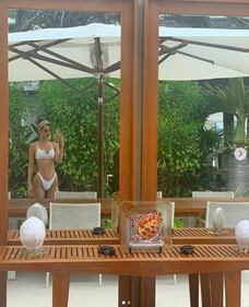 Bella Hadid provocante al mare 7