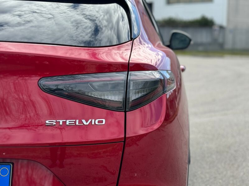 Alfa Romeo Stelvio 2024: guarda la gallery del restyling dell'amato SUV italiano 7