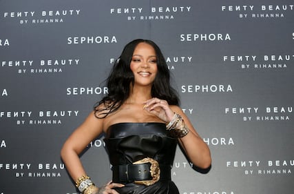 Rihanna hot, il corpetto è esplosivo 6