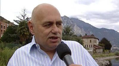 Sindaco del Lecchese vieta le bici ai migranti: "Non sono assicurati, chi paga se fanno incidenti?"