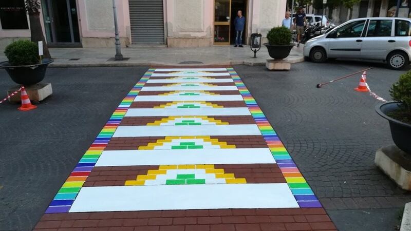 Taranto, strisce pedonali colorate in città 1