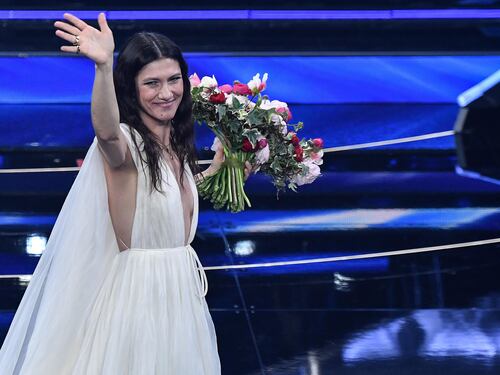Elisa, la libertà di cantare il mondo in due lingue