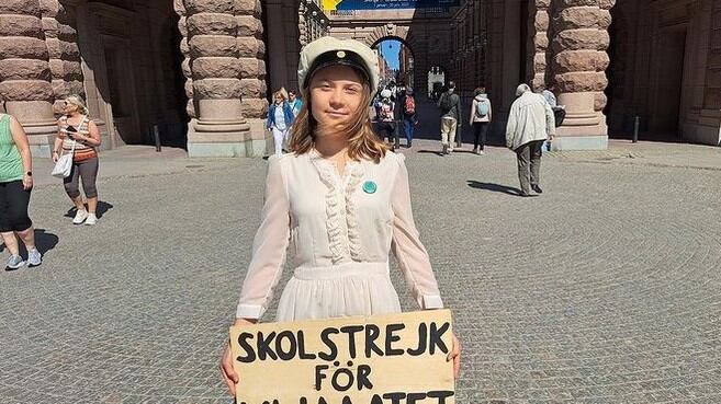 Greta Thunberg si diploma: per lei l'ultimo sciopero scolastico, ma la protesta continua