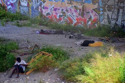 Ventimiglia: ovunque accampamenti di migranti, pure in spiaggia 12