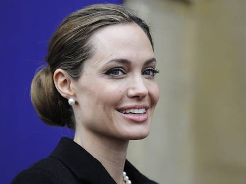 Angelina Jolie visita a sorpresa una palestra di pugilato a Kharkiv