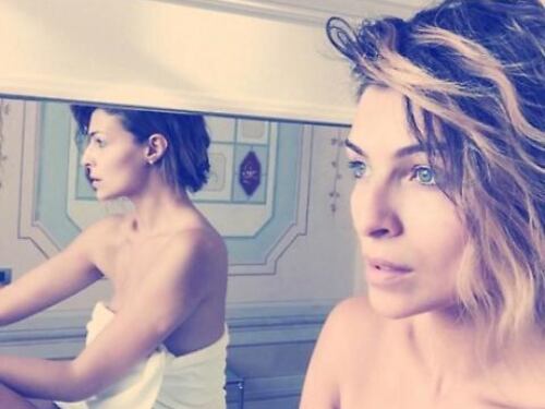 Cristina Chiabotto, nuovo look e scatto erotico con l'asciugamano