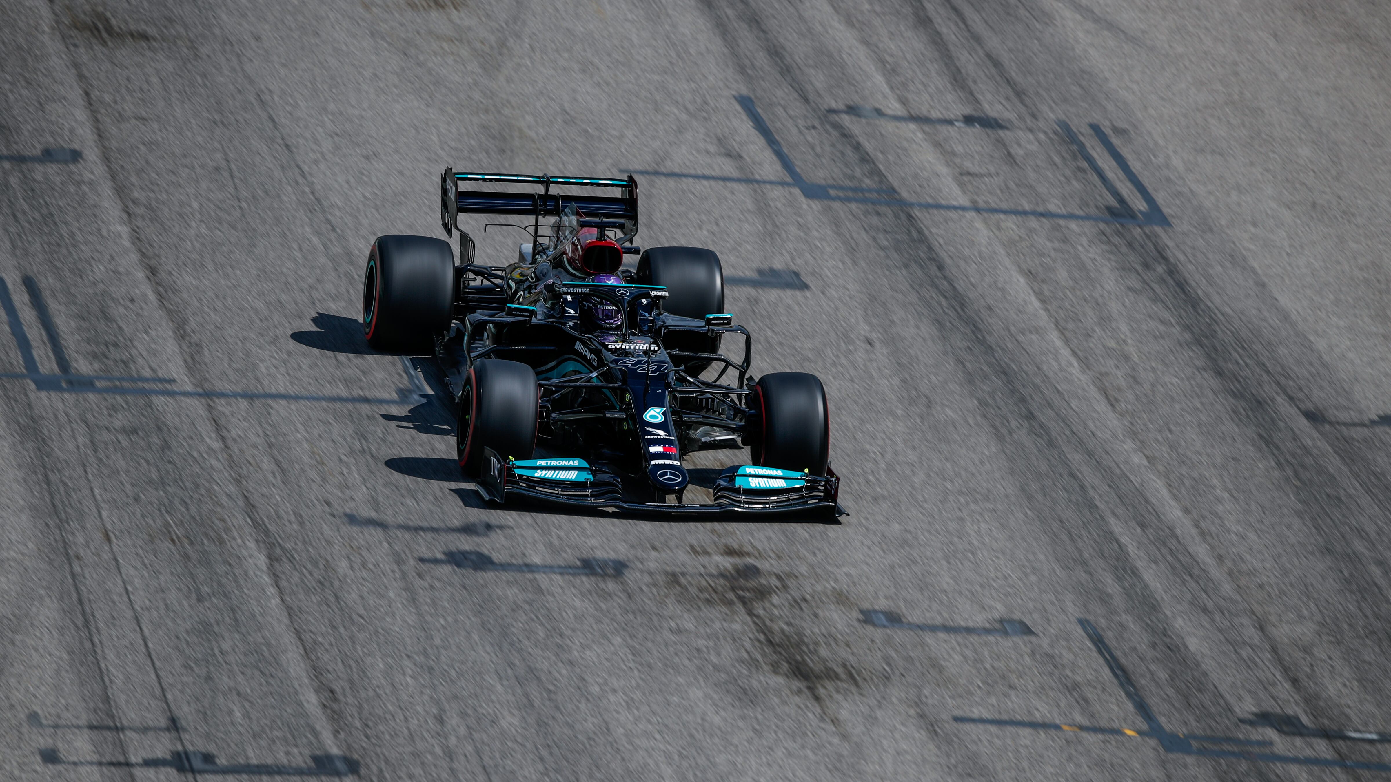 Hamilton è il sovrano nel Gp dei re in crisi. E principe Leclerc sogna