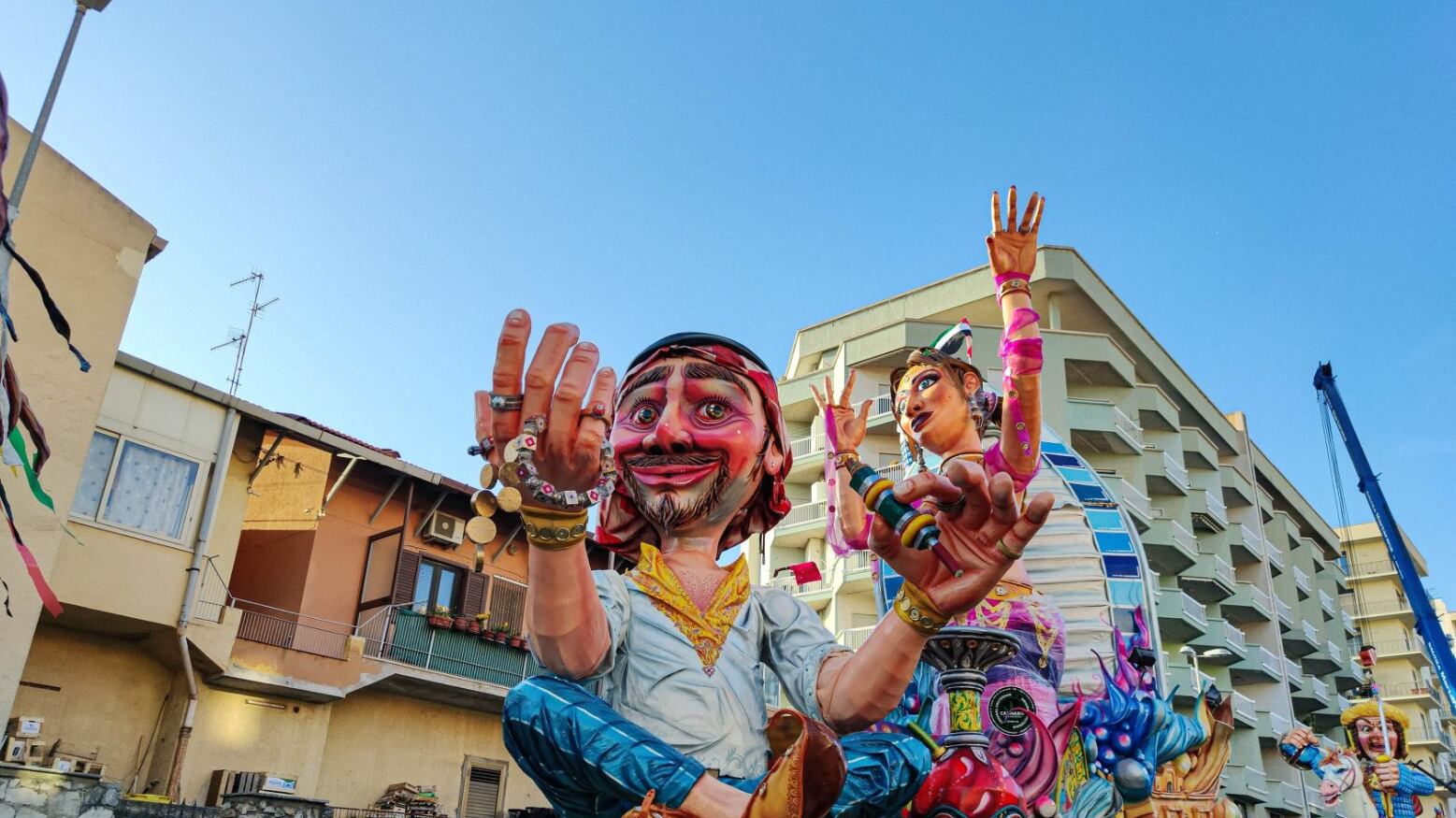 Bimbo muore alla sfilata: annullato il Carnevale