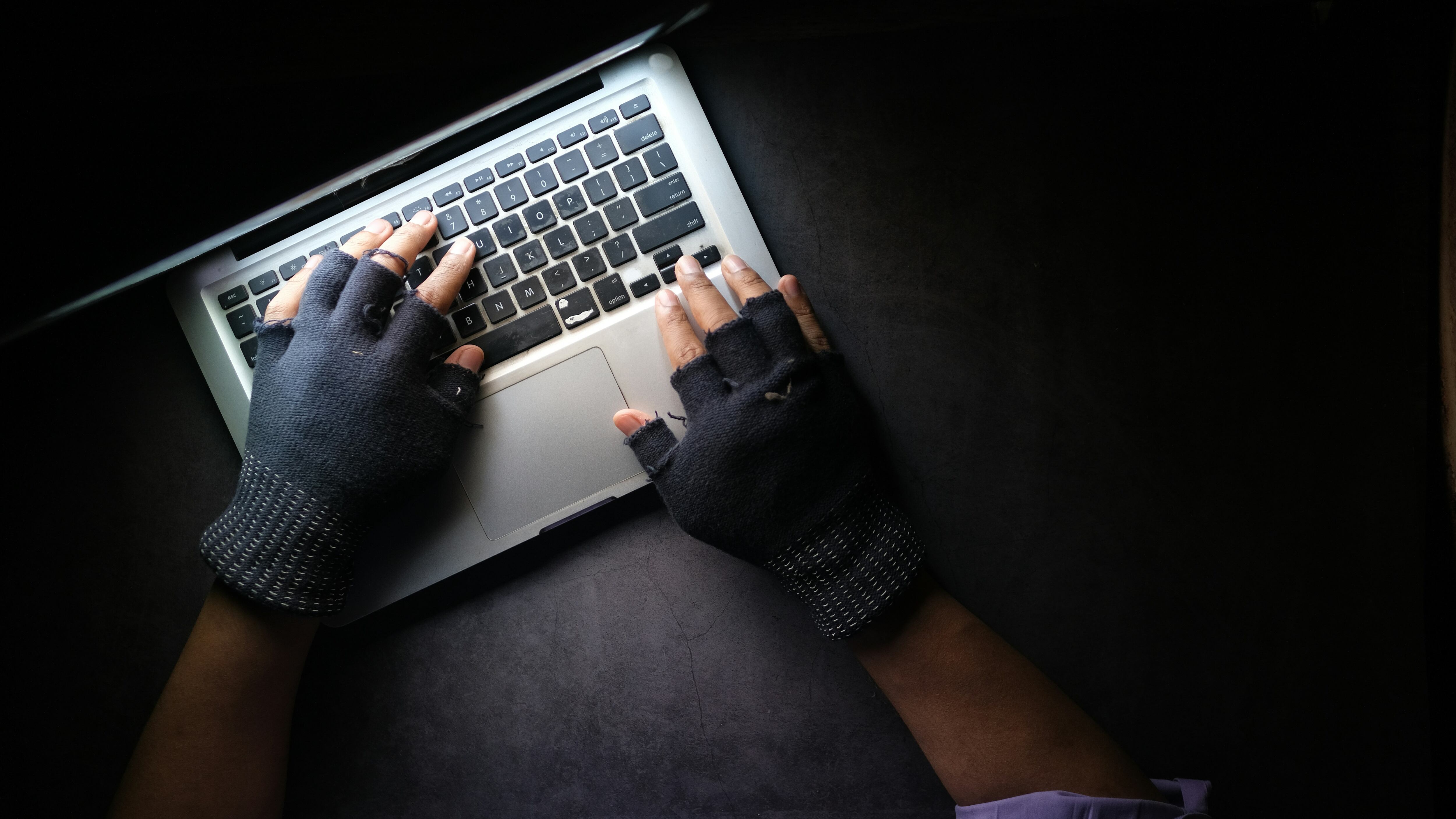 Pianificavano online gli stupri alle mogli: 57 arresti in vari Paesi