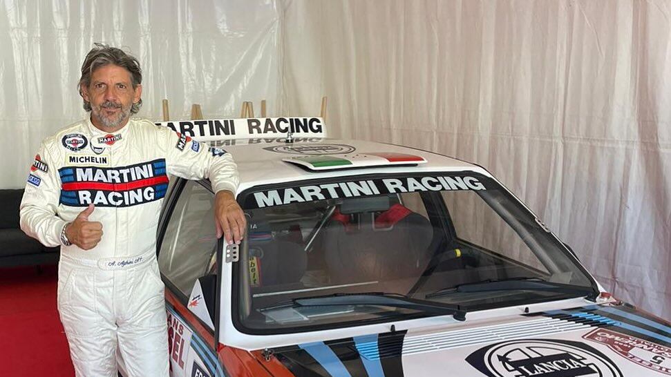 "Ho lottato per difendere mia madre". L'ex campione di rally massacrato di botte dai ladri