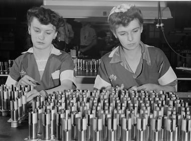 "È guerra". E le donne entrarono nell'industria pesante 12