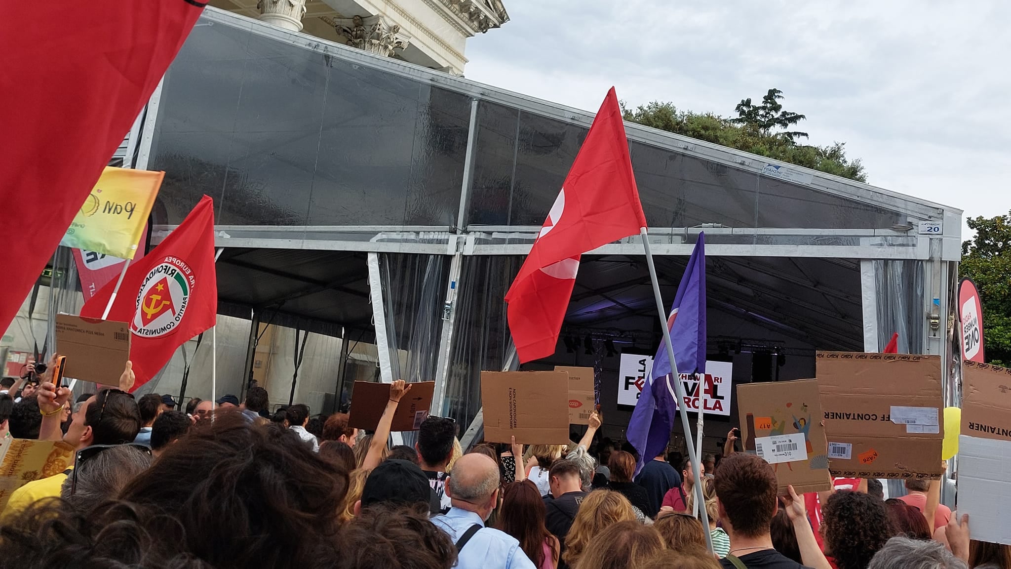 Sinistra e attivisti Lgbt zittiscono Pillon. "Se lo avesse fatto la destra..."