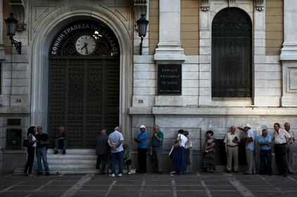 Grecia, code alla National Bank riaperta oggi 1