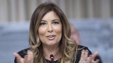 "Mettila in cassaforte...". Il consiglio della Lucarelli a Noemi