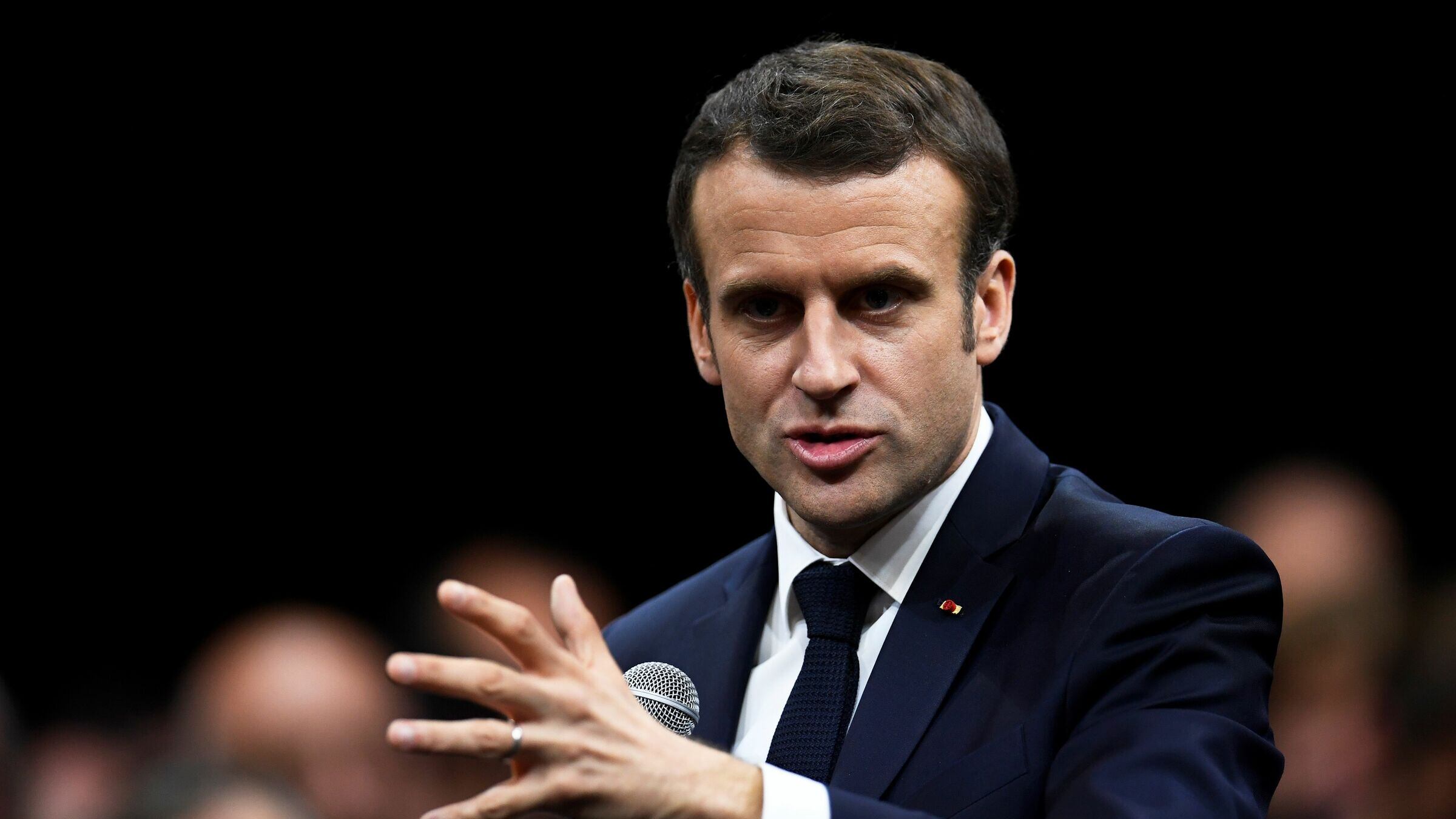 La Francia passa agli insulti "Italia isterica sui migranti"