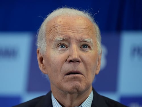 Lutto per Carter. E Biden punge Trump