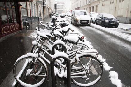 Parigi "in bianco": neve sulla capitale 4