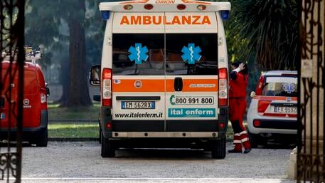Feto nel sacchetto, straniera svenuta in strada. La scoperta choc
