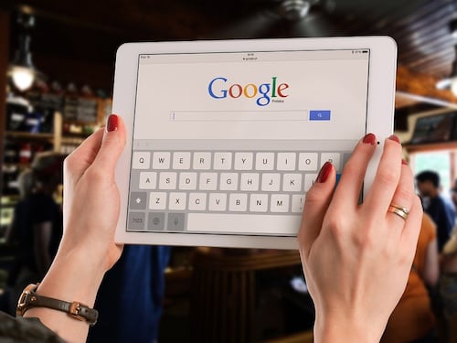 Ue, maxi-multa a Google per abuso di posizione dominante