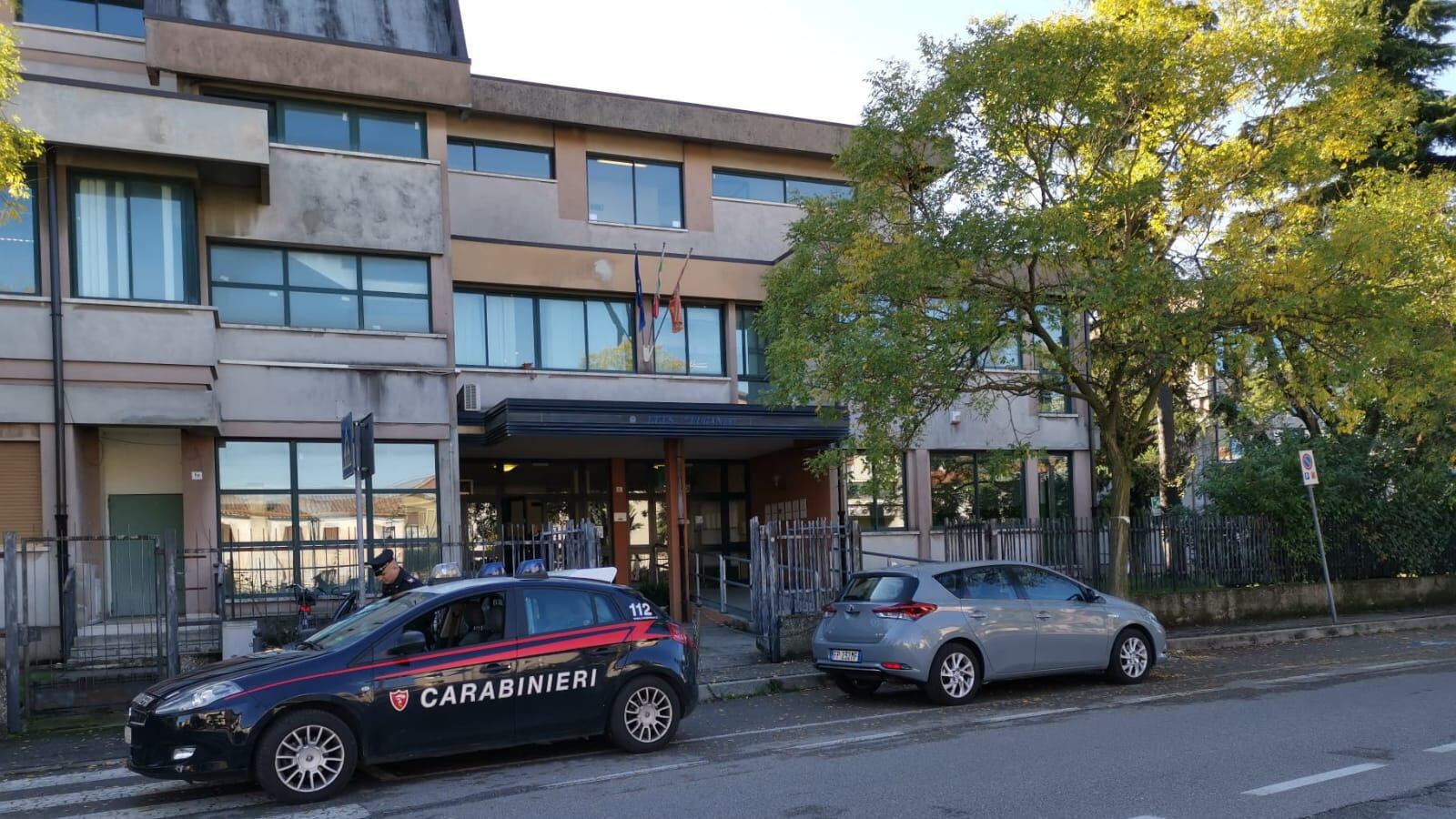 Studente 14enne in arresto cardiaco mentre fa ginnastica a scuola: è grave