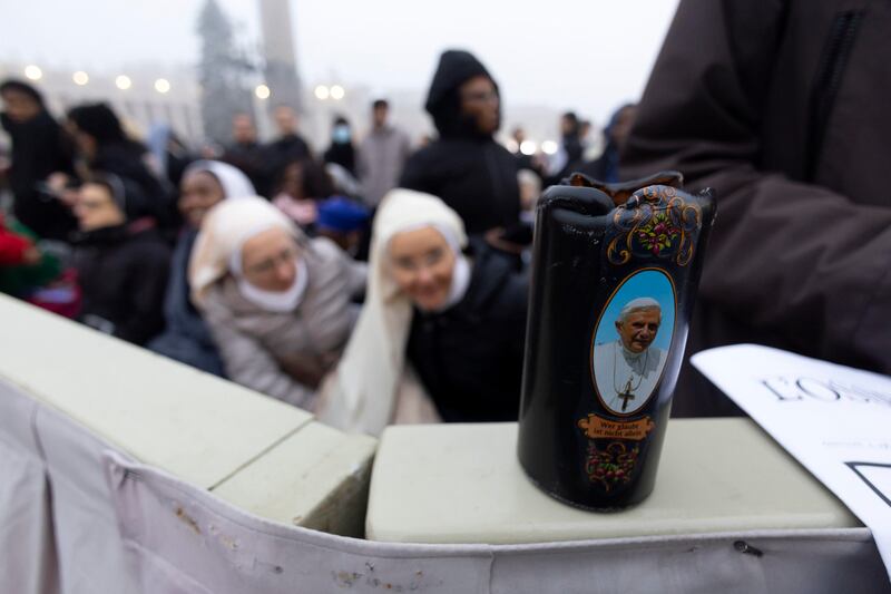 Folla di 100mila fedeli attesa per i funerali di Papa Benedetto XVI 1