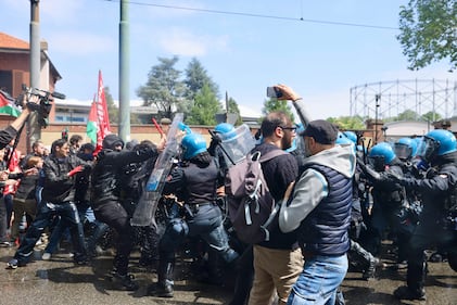 Torino, le foto delle violenze 8