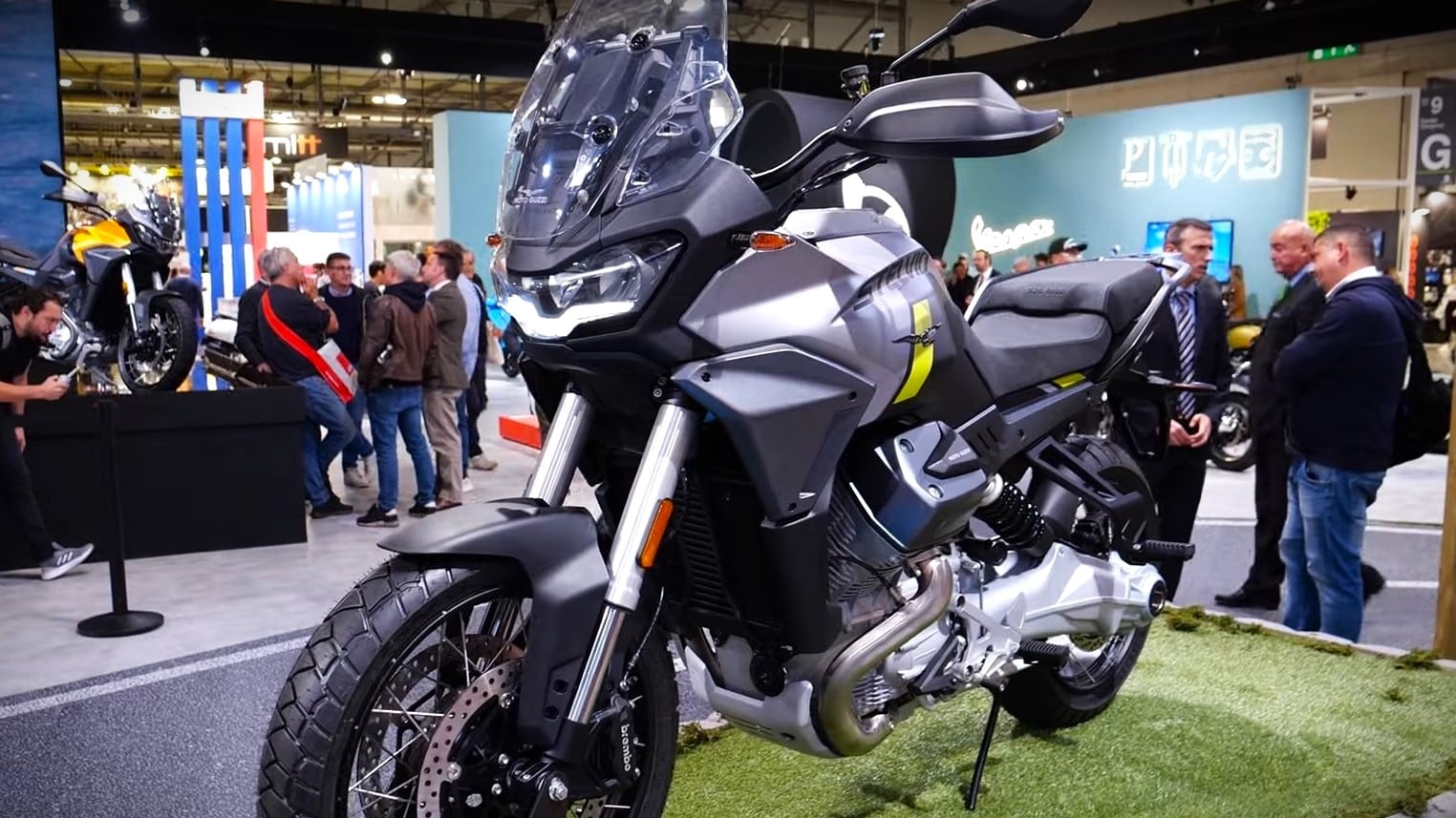 Eicma, Moto Guzzi lancia Stelvio e presenta le tre versioni della V85