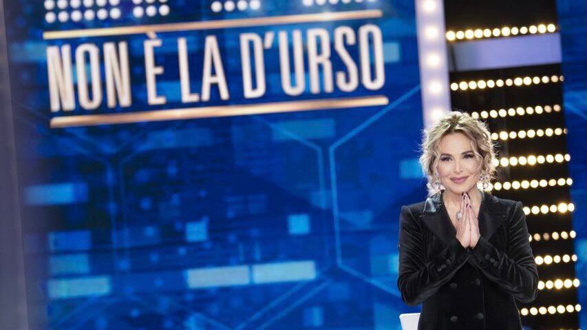 Barbara d'Urso resta al buio: "Blackout ma non ci spaventa nulla"