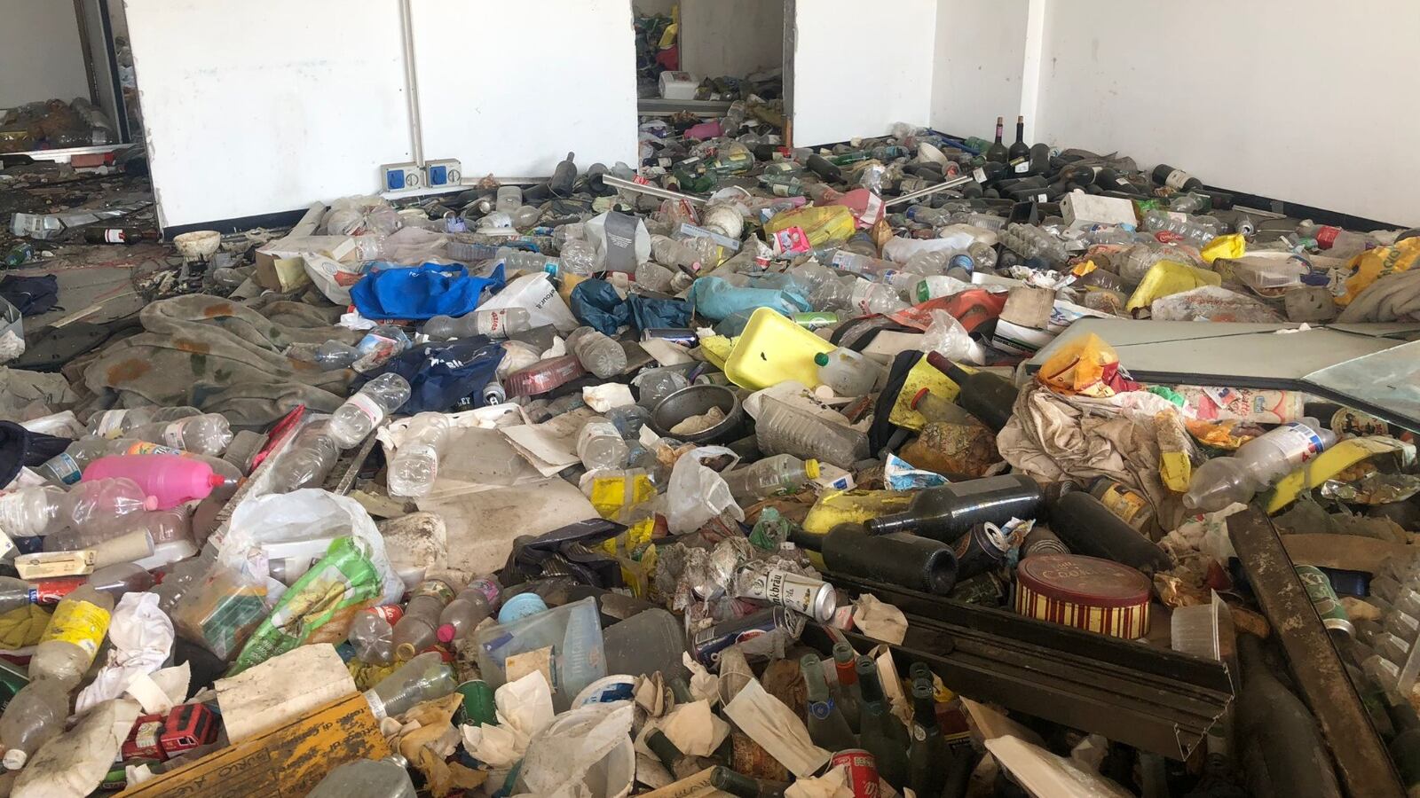 Milano al centro del degrado: "Palazzi occupati in mano ai rom"