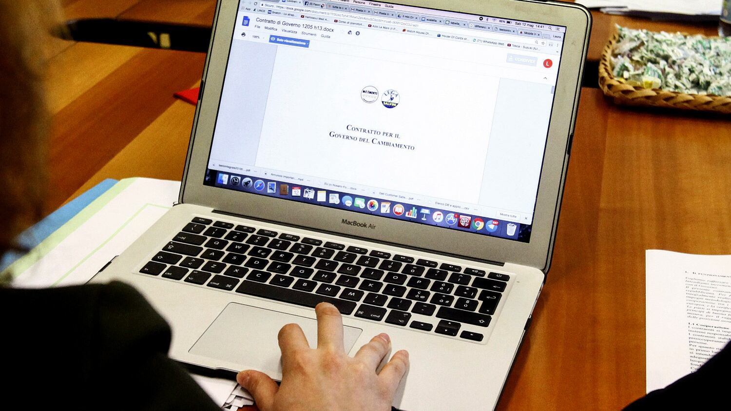 Passeggini e pc: gli oggetti dimenticati vanno all'asta