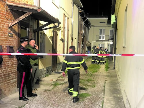 Mirandola, coniugi decapitati in casa. Sotto interrogatorio il figlio