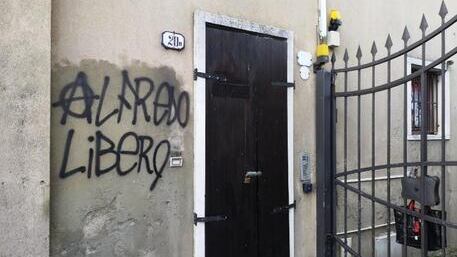 Frasi pro Cospito e contro Aldo Moro, la Digos denuncia un anarchico