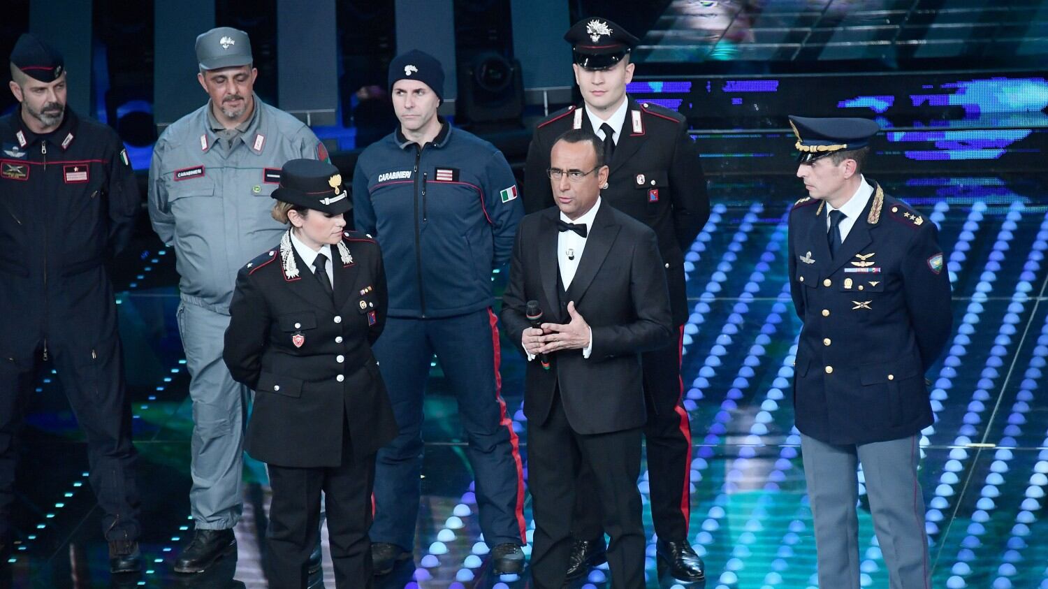 Il carabiniere all'Ariston: "Serve solo passione, ordini non portano da nessuna parte"