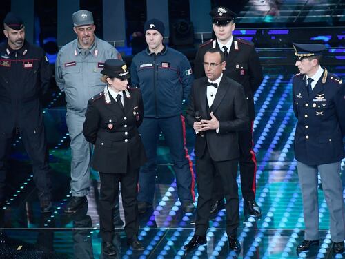 Il carabiniere all'Ariston: "Serve solo passione, ordini non portano da nessuna parte"