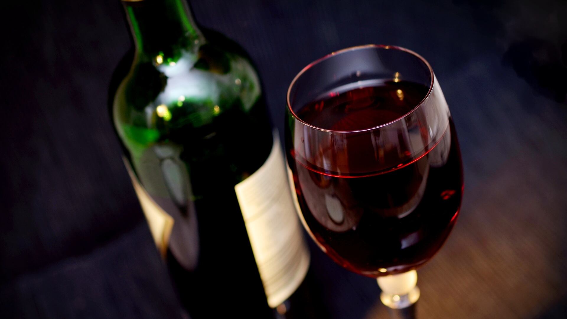 Etichettatura vino, FdI all'attacco: "Boicottiamo i prodotti irlandesi"